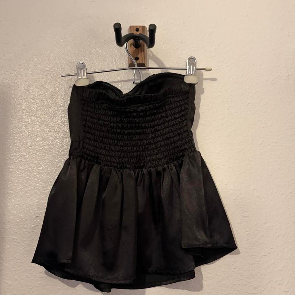 Black Strapless Ruffle Top - Picture 2 of 3